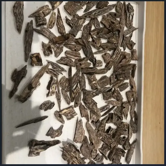 Premium Vietnamese Natural “Kien” Agarwood Chips – High-Oil Oud Pieces for Home &amp; Ritual Use